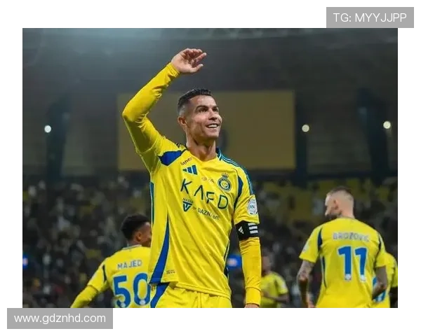 C罗梅开二度助力球队获胜并荣获上轮沙特联最佳进球奖杯