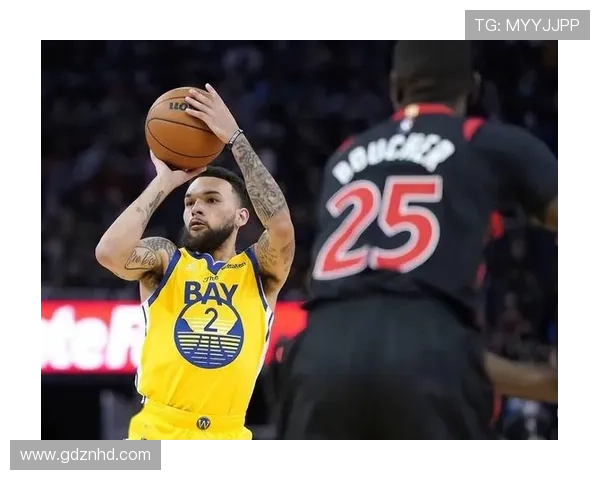 罗林斯火力全开11投8中三分球完美4投4中砍下25分助攻与抢断双双上双